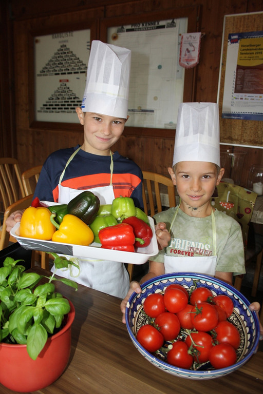 Ferien KOCHEN MIT BRUNO Tennisplatz 2015 _7_.JPG