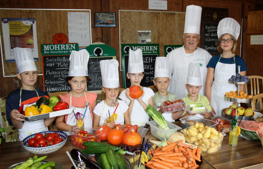 Ferien KOCHEN MIT BRUNO Tennisplatz 2015 _5_.JPG