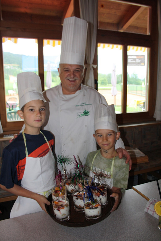 Ferien KOCHEN MIT BRUNO Tennisplatz 2015 _15_.JPG