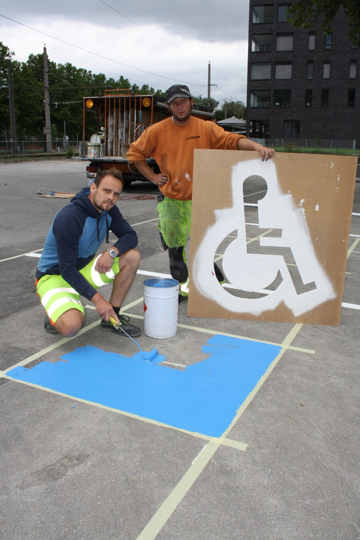 Parkplatz Bahnhof Stellwerk Markierungen 27-07-2015 _8_.JPG
