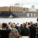 Größtes Containerschiff der Welt "MSC Zoe" in Hamburg getauft