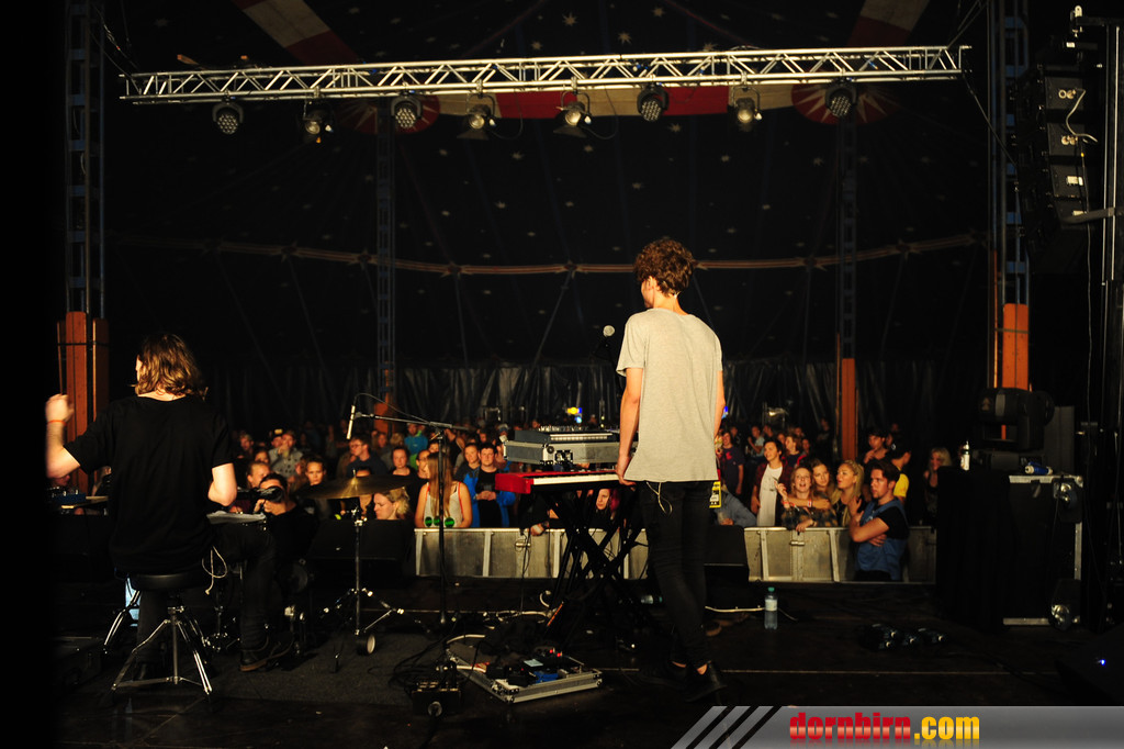 14091373.jpg