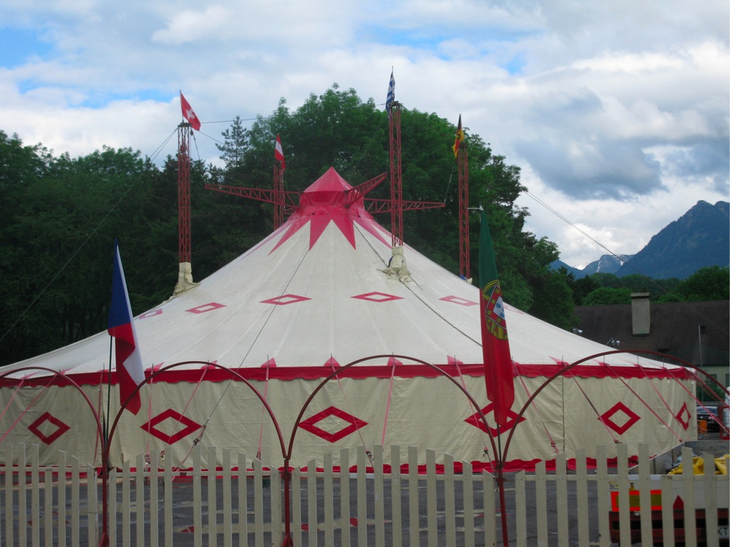 BK_circus_jpg-1275152822