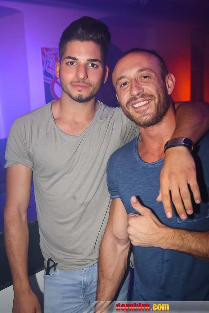 14093658.jpg
