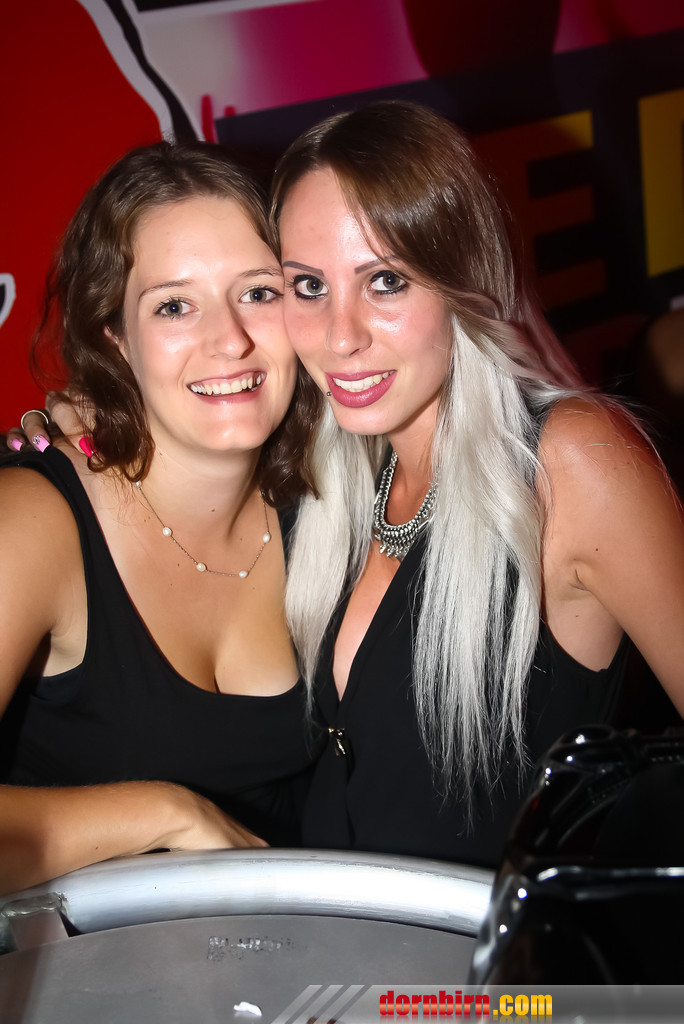 14093651.jpg