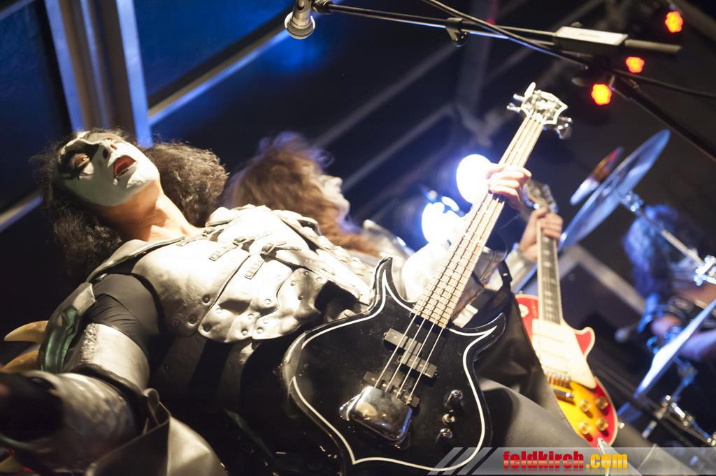 kiss037 _Copy__jpg-1439312229.jpg