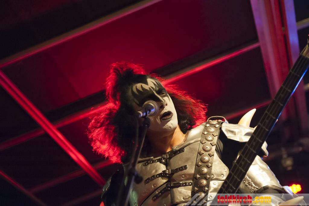 kiss054 _Copy__jpg-1439312271.jpg