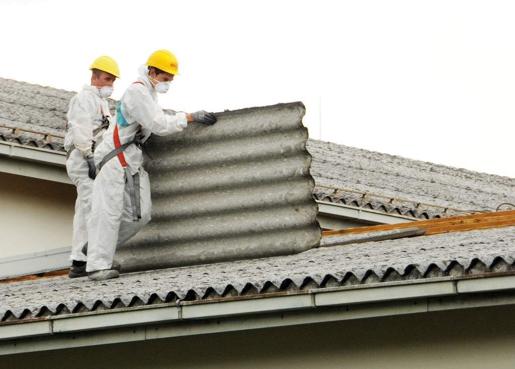 Abbruch Unterdorf Asbestschutz 32.jpg