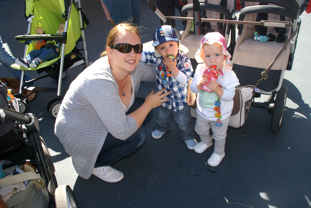 Michaela mit Lennard und Elaine _15 Mte__.JPG