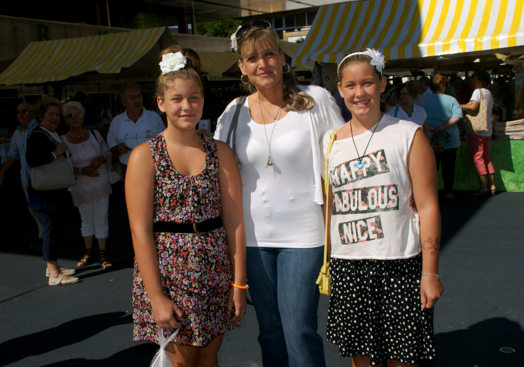 Sabine mit ihren Zwillings-T__chtern Jessica und Julia.JPG