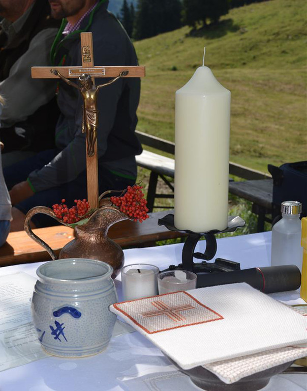 Alpe8 Altar.jpg