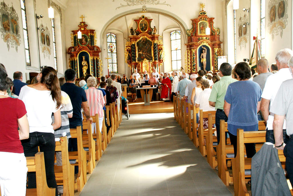 Die Kirche war gut besucht.JPG