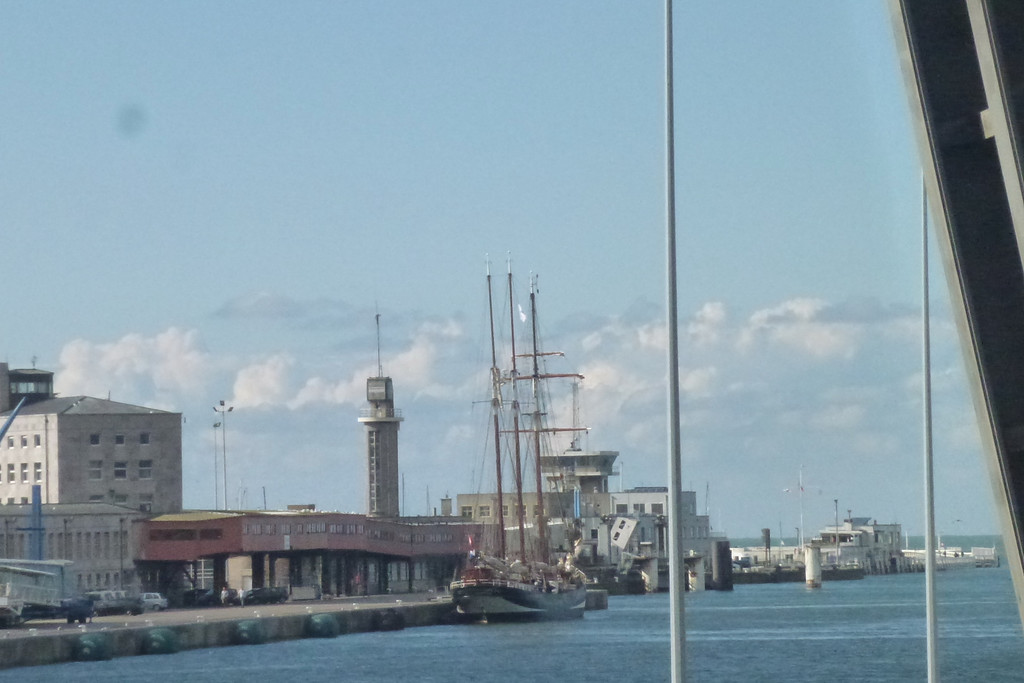 Segler im Hafen von Ostende.jpg