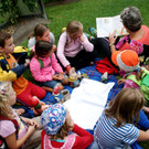 Gebannt lauschten die Kinder.JPG