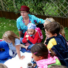 M__rchenstunde im Schrebergarten.JPG