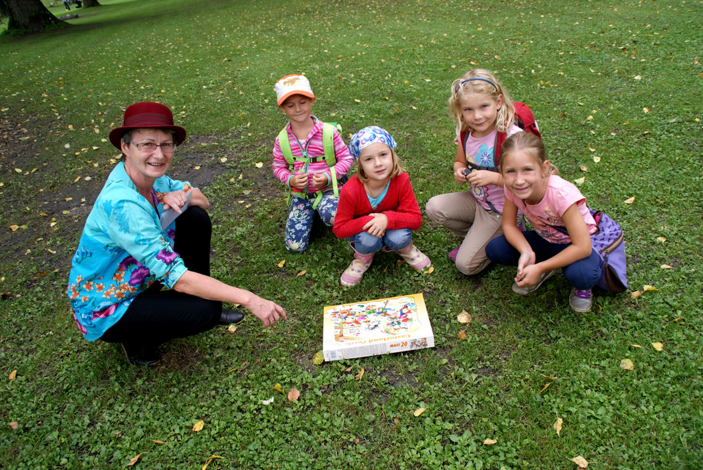 v_li_ Petra Protzner mit Johanna _6__ Emma _6__ Olivia _6__ Martina _6_.JPG