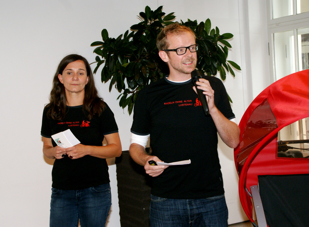 Elke Fitz und Michael K__nig gr__ndeten den Verein Radeln ohne Alter.JPG