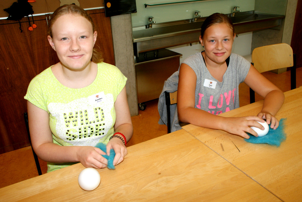 v_li_ Annika _12_ und Lara _11_.JPG
