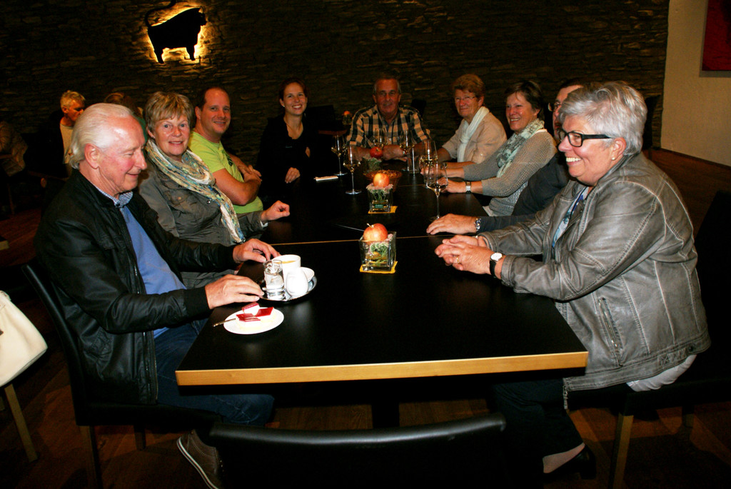 Gem__tlicher Hock bei Schatz.JPG
