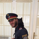 Polizisten finden und retten in Wien-Währing vermisste Katze