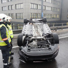 Pkw überschlug sich im Frühverkehr auf der Südost-Tangente (A23): Einsatz
