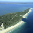 Erdloch verschluckte Fahrzeuge an australischem Strand