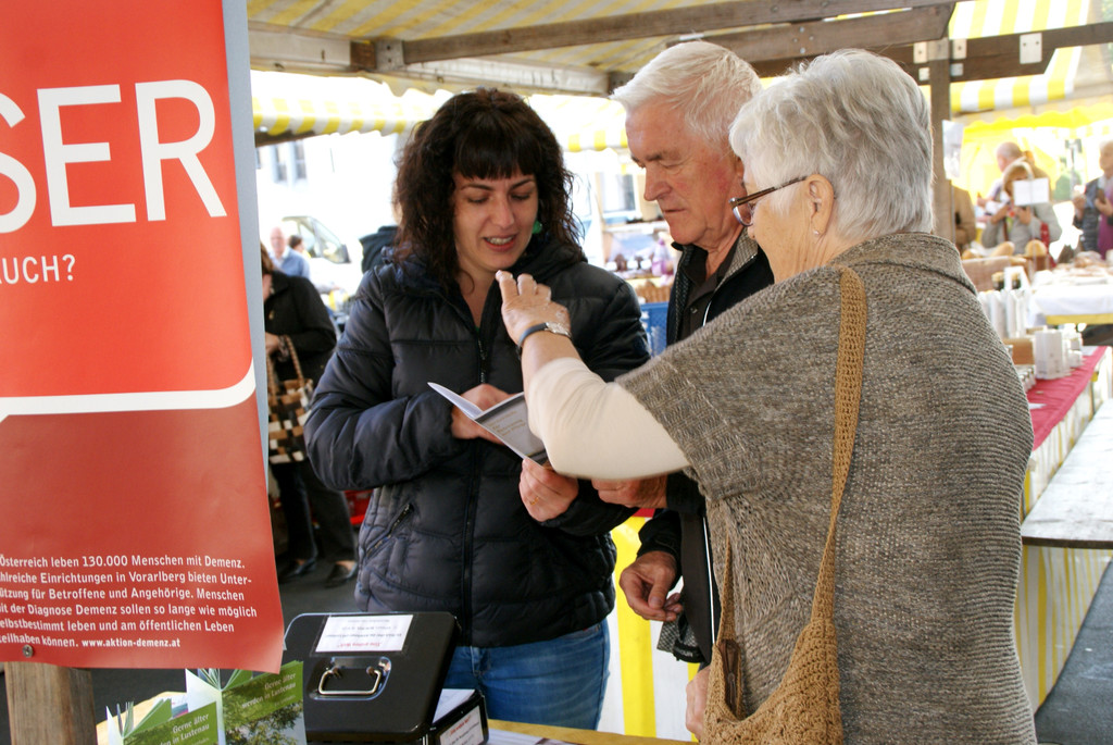 Am Markt konnten sich Interessierte __ber Demenz erkundigen.JPG