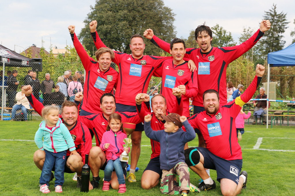 Faustball TS Ho__chst Cupsieger.jpg