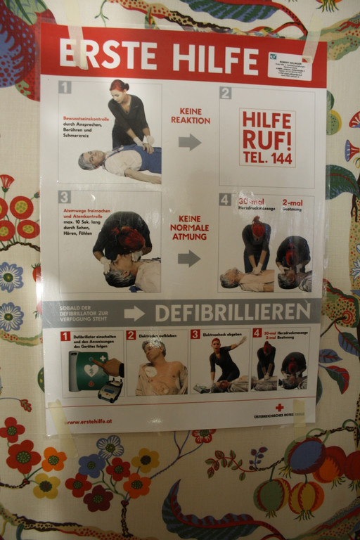 Defibrillator Pfarrheim Pr__sentation 01-10-2015 _8_.JPG
