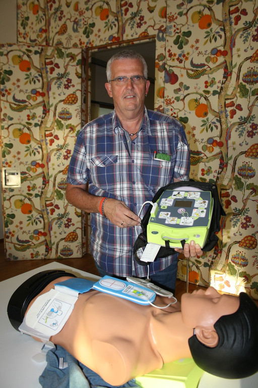 Defibrillator Pfarrheim Pr__sentation 01-10-2015 _6_.JPG