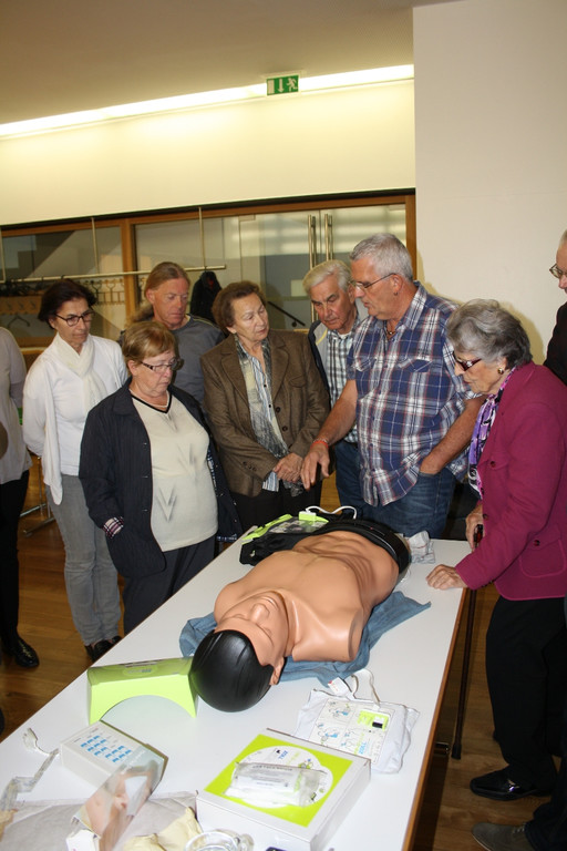 Defibrillator Pfarrheim Pr__sentation 01-10-2015 _14_.JPG