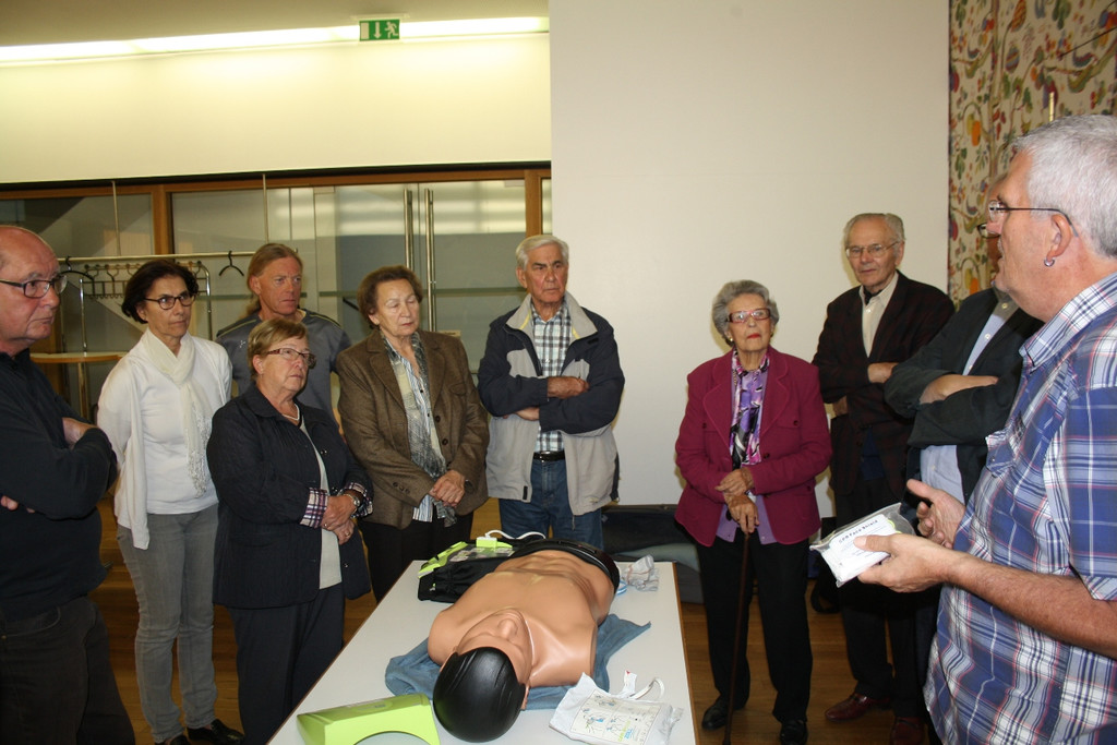 Defibrillator Pfarrheim Pr__sentation 01-10-2015 _15_.JPG