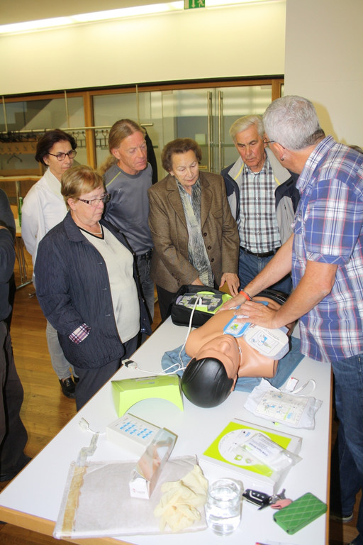 Defibrillator Pfarrheim Pr__sentation 01-10-2015 _17_.JPG
