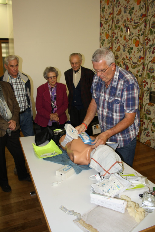 Defibrillator Pfarrheim Pr__sentation 01-10-2015 _18_.JPG