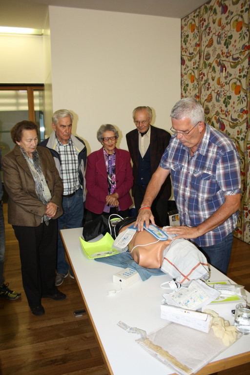 Defibrillator Pfarrheim Pr__sentation 01-10-2015 _19_.JPG
