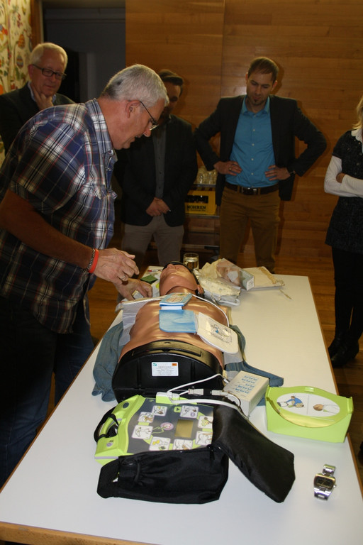 Defibrillator Pfarrheim Pr__sentation 01-10-2015 _20_.JPG