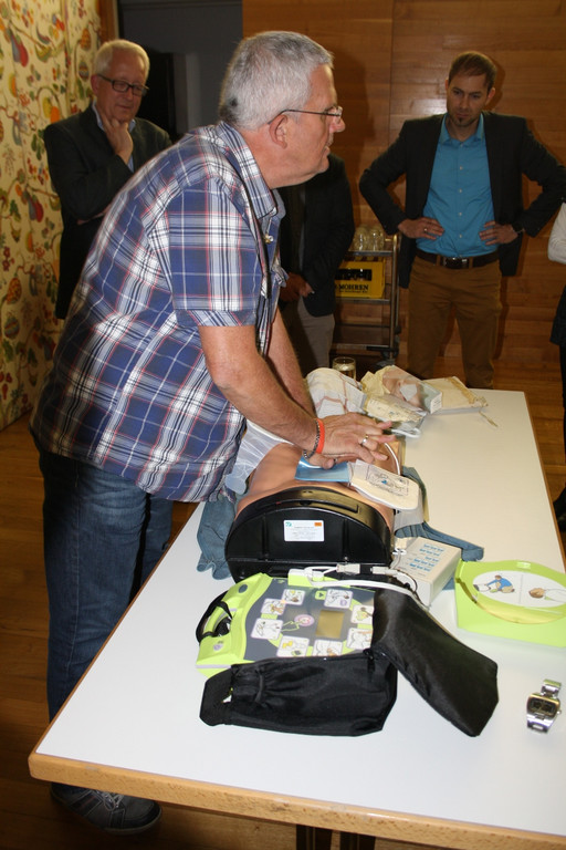 Defibrillator Pfarrheim Pr__sentation 01-10-2015 _21_.JPG