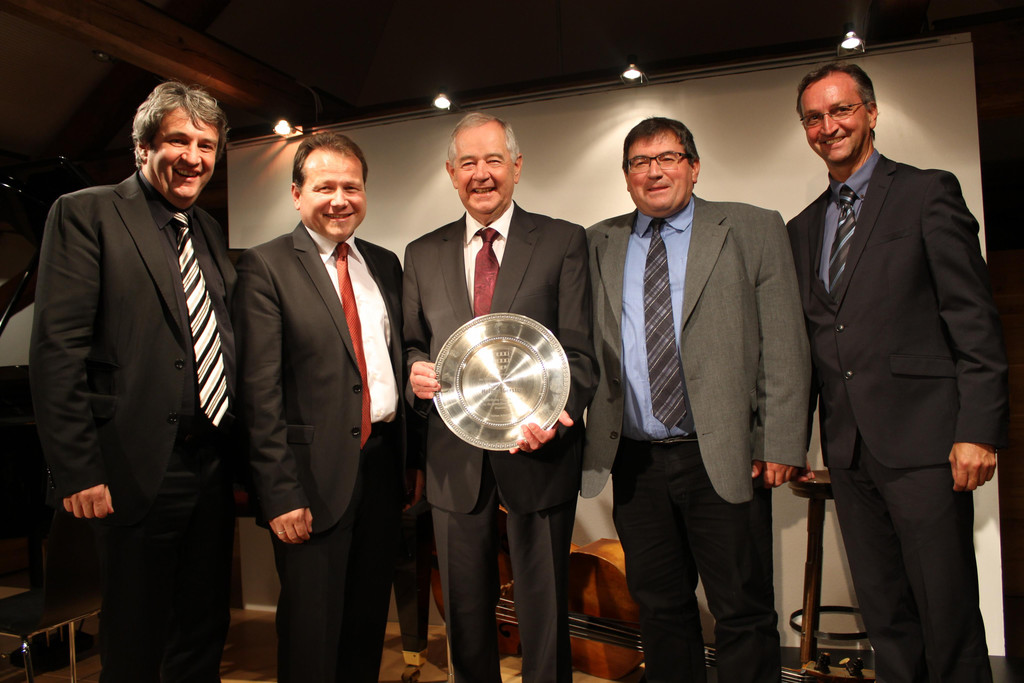 Ehrenringtr__ger Mitte mit den Bgm_ Michael Tinkhauser Harald Witwer Willi M__ller u_ Dieter Lauermann.JPG