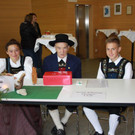 4 Eintritt Ferdi mit Lisa und Dominik.jpg