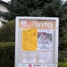 Gemeinsamer Plakatständer