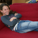 Sarah Pinter _11__ chillen auf dem Carla Sofa.JPG