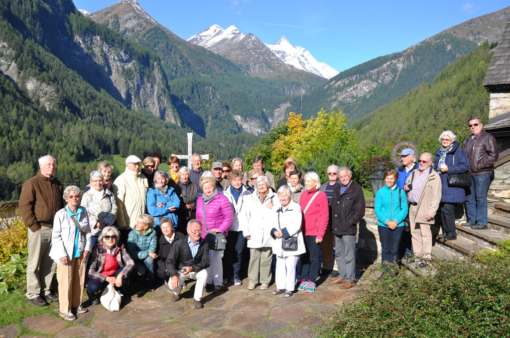 die Gruppe in wundersch__ner Berglandschaft.jpg