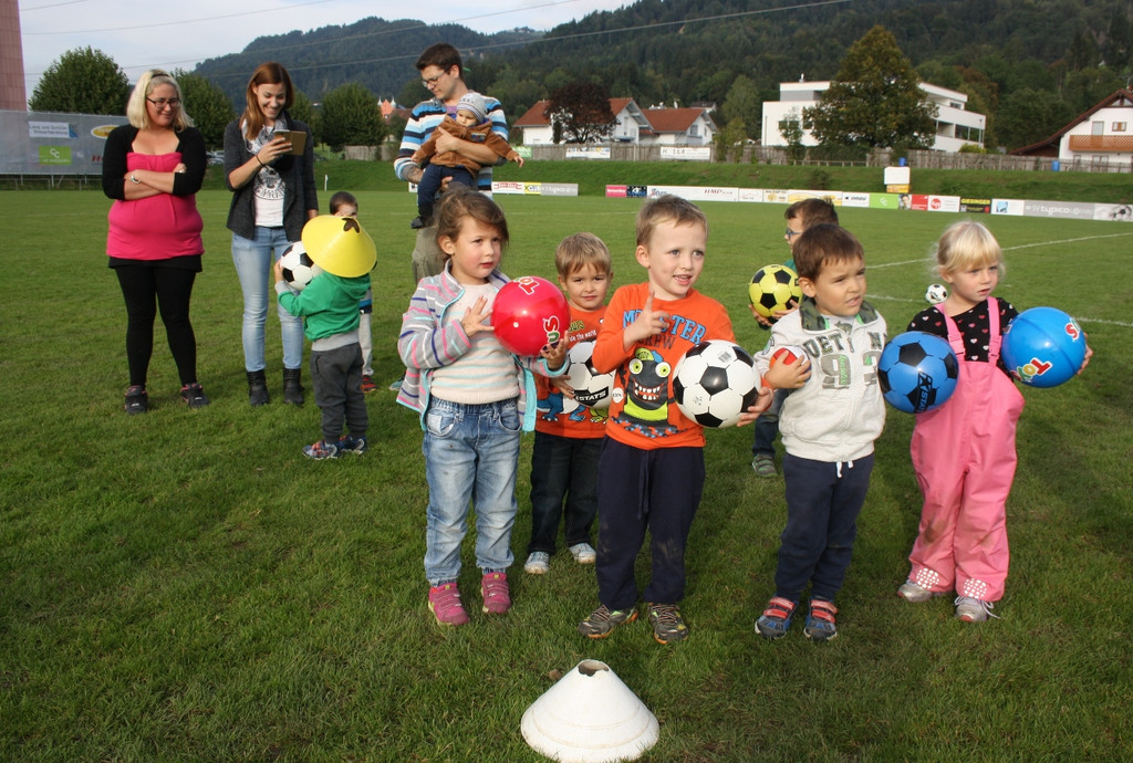 Fu__ball BAMBINI Ballschule 2015 _18_.JPG