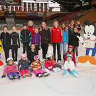 Kinder testen Eis in Vorarlberghalle