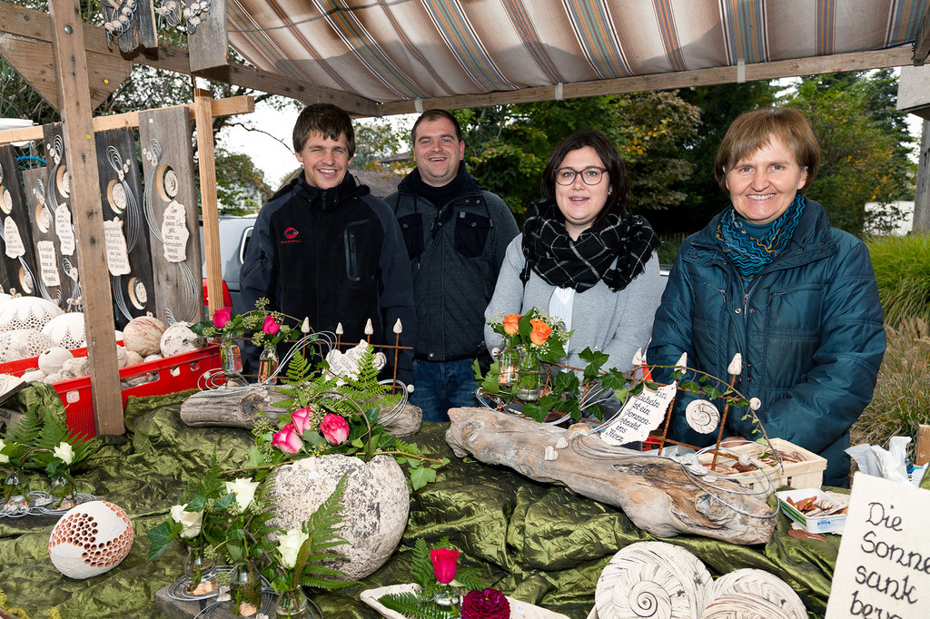 BU2_Vielseitige Aussteller auf dem Handwerksmarkt.JPG