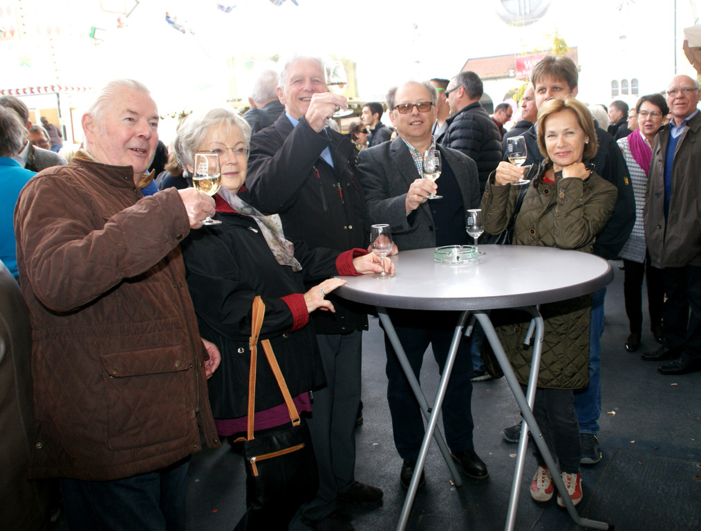 Zum Wohl auf das  Volksfest Nr_ 1.JPG