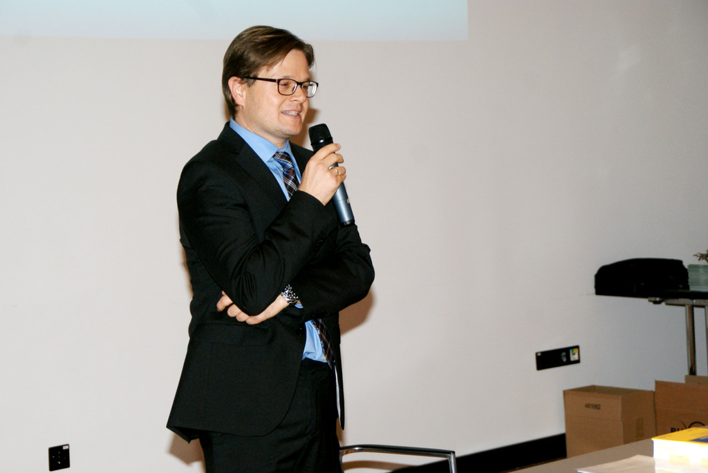 Johannes Egel informierte als Notar.JPG