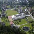 Schulhaus - Luftaufnahme _1_.JPG