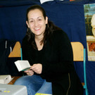 Kornelia in der B__cherecke.JPG