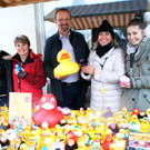 Rainer Siegele mit der Netz f__r Kinder Crew.JPG